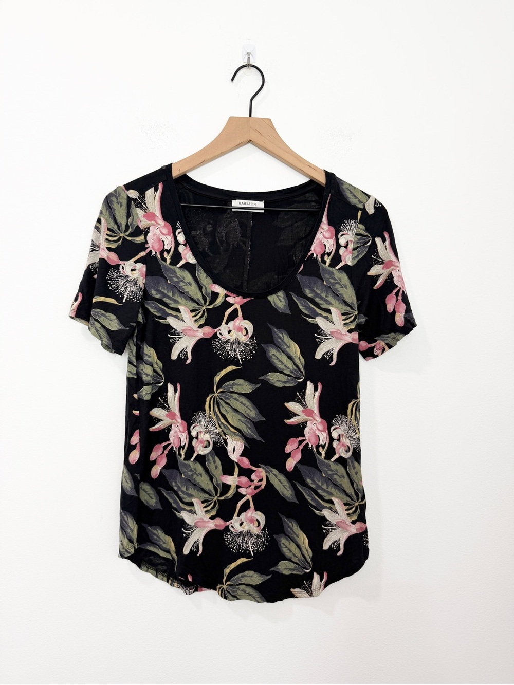 Aritzia Babaton Floral Drapey Tee Black Size XS